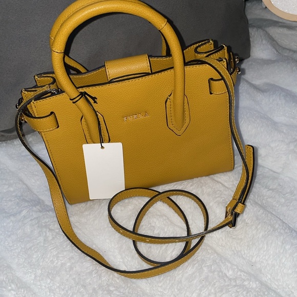 Furla Pin Ladies Mini Yellow

Ginestra Leather Tote New With Tags - Picture 5 of 10